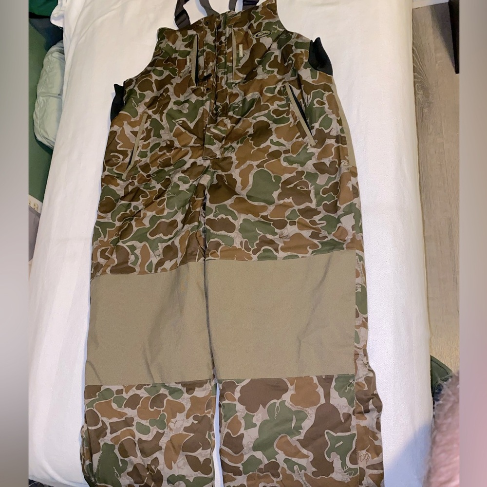 Drake Waterfowl Reflex Insulated Bibs. Size Large. Old school green camo.